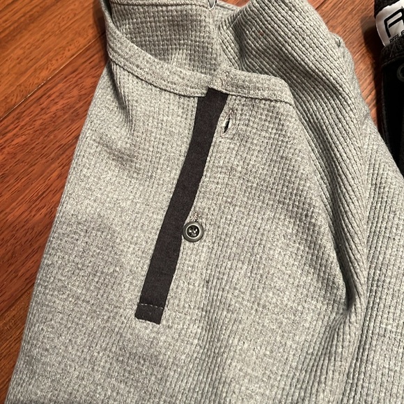2 Men's Long Sleeve Thermal Henleys - Picture 2 of 6